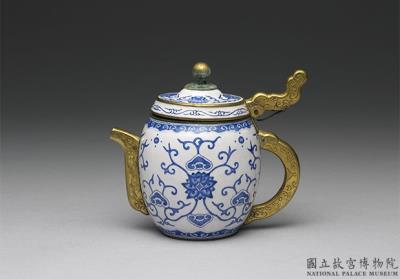 图片[2]-Gilt copper pitcher with painted enamel lotuses on a white ground, Qing dynasty, Qianlong reign (1736-1795)-China Archive